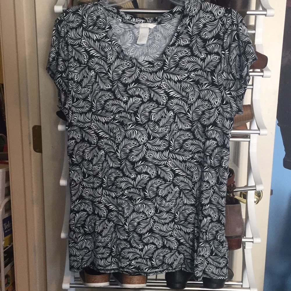 H&M Black and White T Shirt